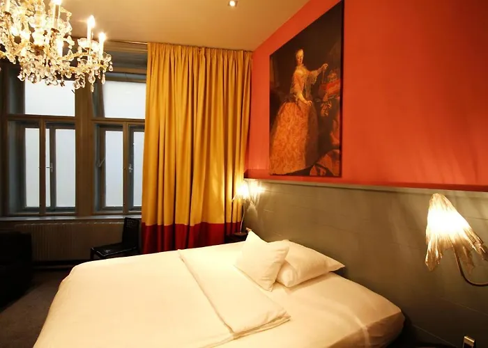 Saint Shermin & Champagne Отель 3*